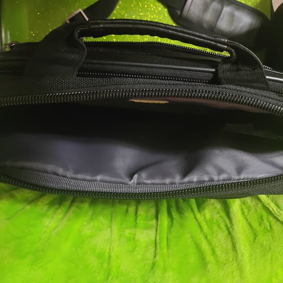 Kenneth Cole Briefcase - Picture 4 of 6